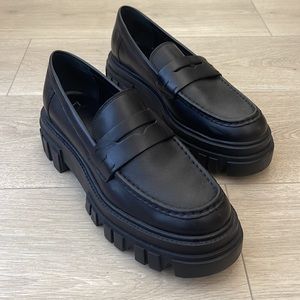 Marc Fisher Black Chunky Platform Loafers Size 9